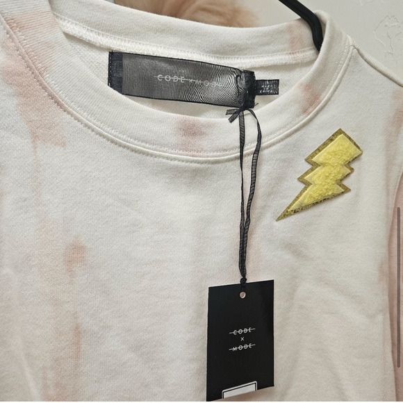 NWT tie dye Puff sleeve sweatshirt with Lightning Bolt Patch size large - Picture 4 of 5